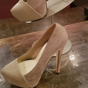 NWOT LUICHINY Nude Platforms